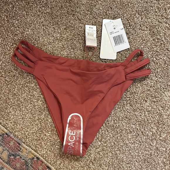 L*Space Rose Bottom Bitsy Cut - Picture 6 of 6